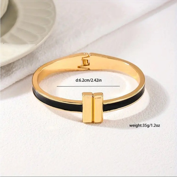 NWOT Altar’d State Elegant “H” Clic  Bangle Bracelet - Picture 4 of 6